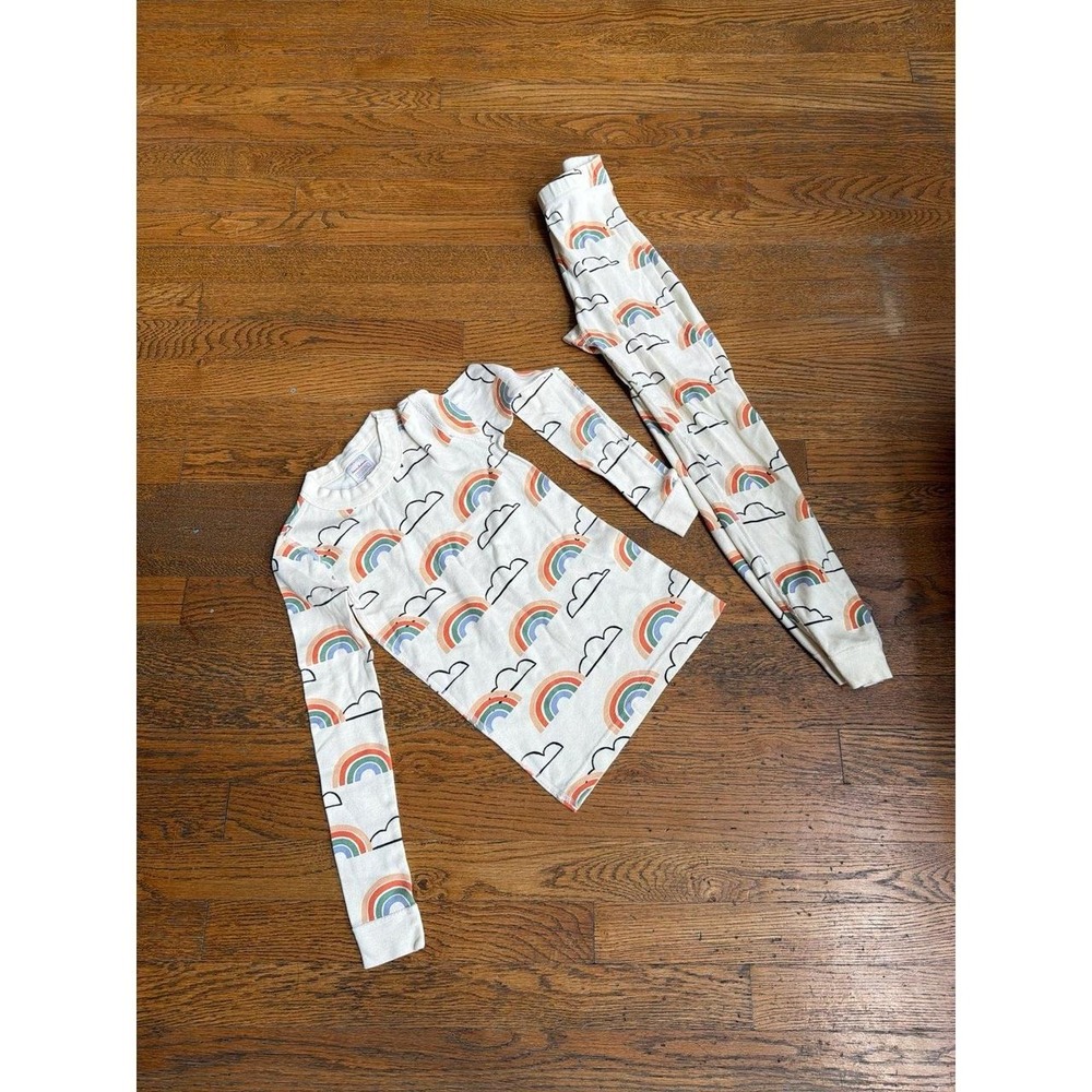 Hanna Andersson Pajama Set featuring a "Retro Rainbows" print girls 8